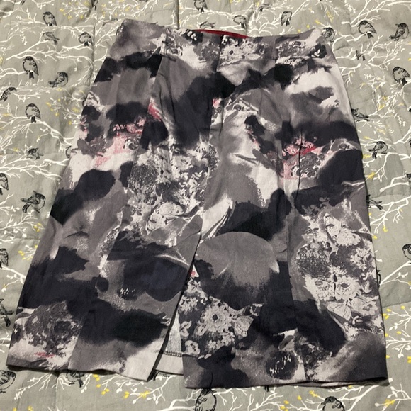 Gorgeous business skirt with some flare! - Picture 2 of 4